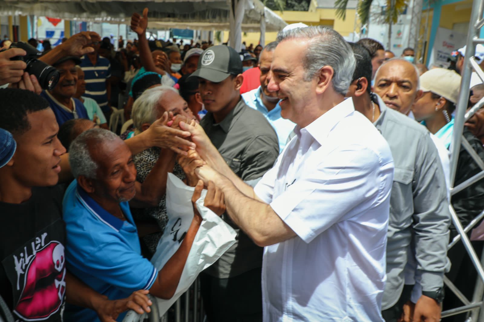 Abinader pide a oposición no politizar el proyecto tasa cero
