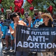 Acusan a mujer de asesinato tras practicarse aborto en Texas