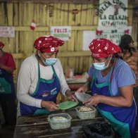 Al desnudo carencias en barriadas de Perú a merced del hambre