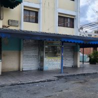 Algunos colmados de la capital mantienen la tradición de no abrir sus puertas este Viernes Santo