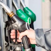 Biden levanta la prohibición sobre gasolina con etanol para bajar los precios