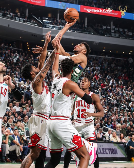 Bucks eliminan a los Bulls y avanzan en la postemporada de la NBA