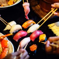 ¡Para la dieta! Crean palillos que modifican sabor de la comida en Japón