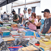 Destacan incremento en venta de libros en el cuarto día de la feria