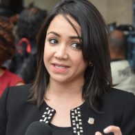 Mayoría de encuestados en Esto no es Radio rechaza repostulación de Faride como senadora