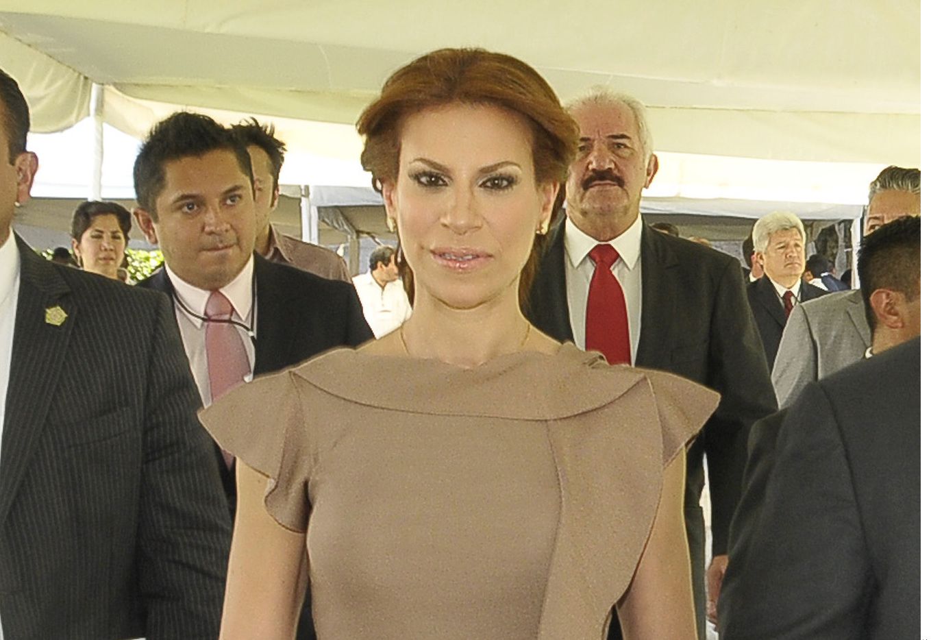Reino Unido ordena extradición de esposa de exgobernador mexicano