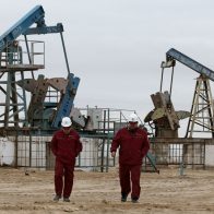El petróleo Brent baja un 0,31 %, hasta 106,8 dólares