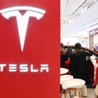 Tesla cae un 11% en Wall Street tras la compra de Twitter por Musk