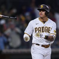 Manny Machado lidera paliza de Padres sobre Bravos