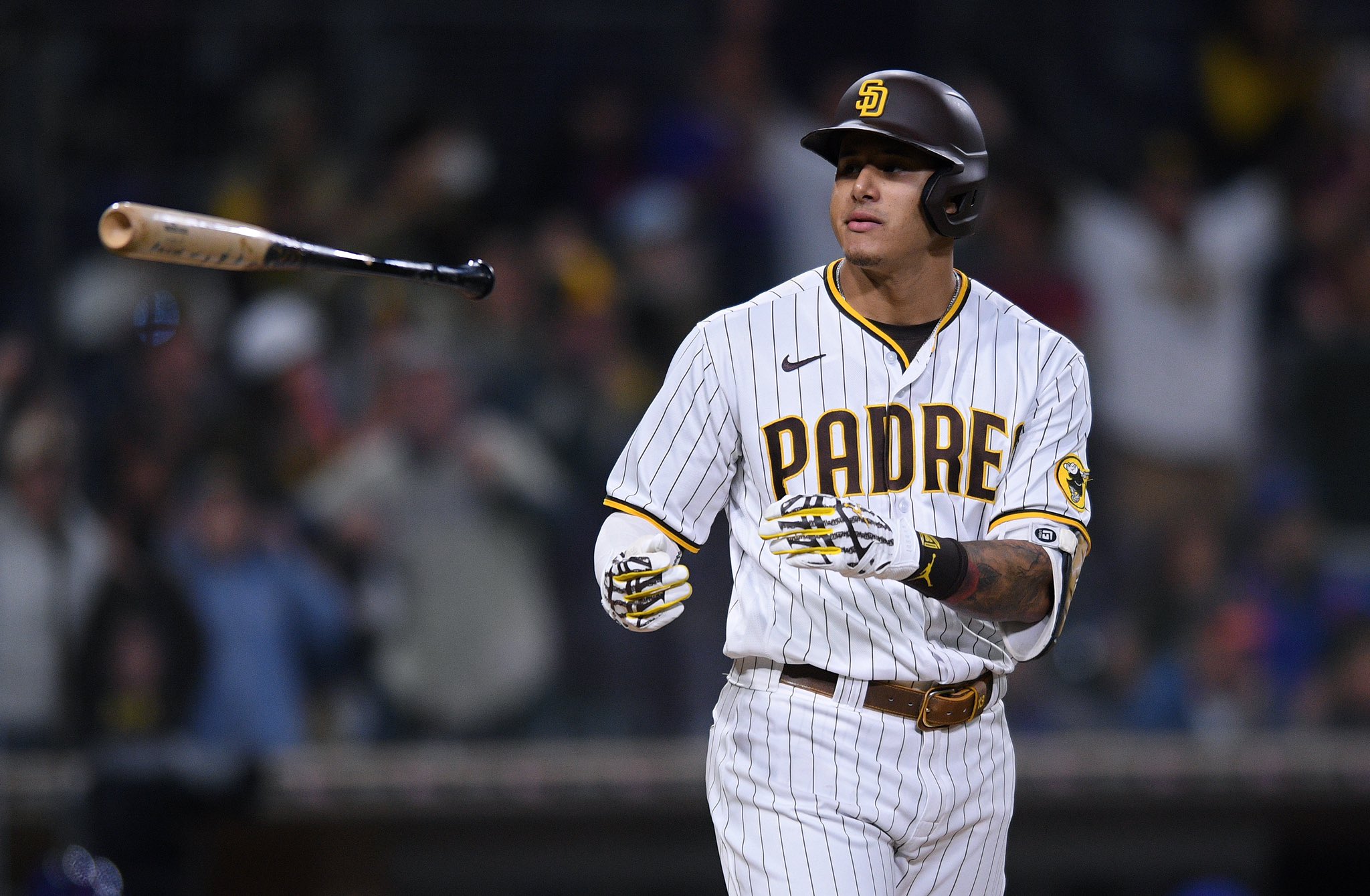 Manny Machado lidera paliza de Padres sobre Bravos