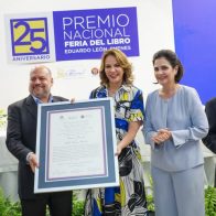 Pablo Gómez Borbón gana el Premio Nacional Feria del Libro por "Morir en Bruselas"