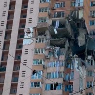 Dos misiles impactan en Kiev, uno de ellos en un edificio residencial