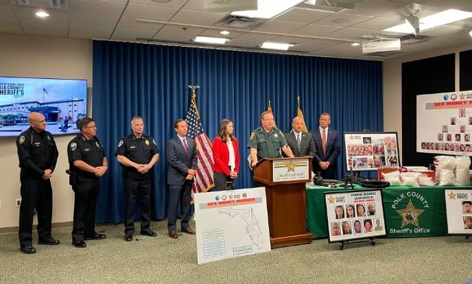 Operación contra pandilla "Sex Money Murder" termina con 41 acusados en EEUU