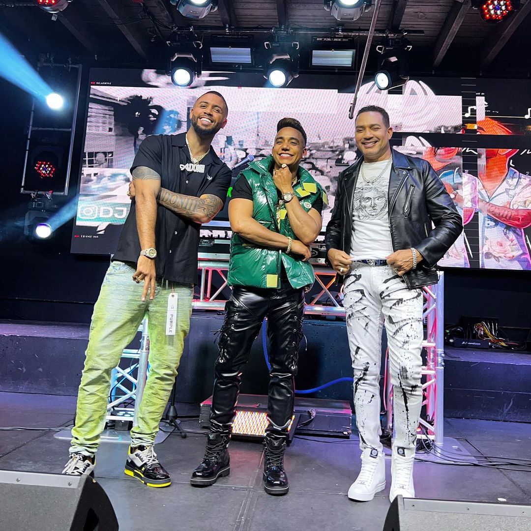 DJ Adoni reúne en vivo a los mejores bachateros dominicanos para un mix