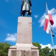 Denuncian hurto de placa de la estatua de Juan Pablo Duarte en la Zona Colonial