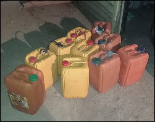 Policía apresa haitianos con 10 garrafones de clerén en Villa Vásquez