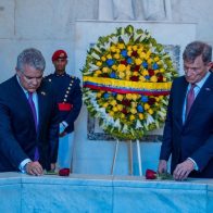 Presidente de Colombia, Iván Duque deposita ofrenda floral en Altar de la Patria