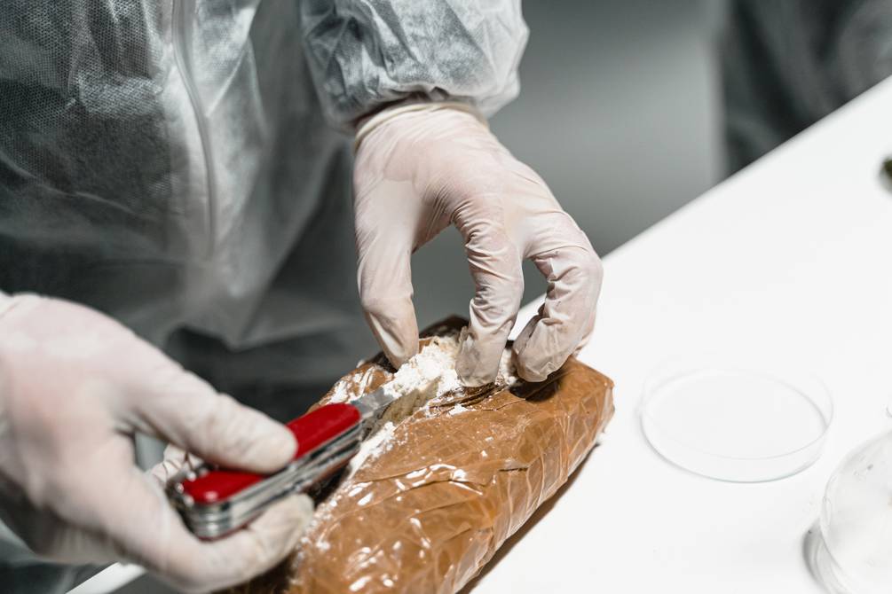 Incautan casi dos toneladas de cocaína destinadas a Países Bajos