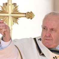 El papa pide en su mensaje de Pascua que los países escuchen el grito de paz