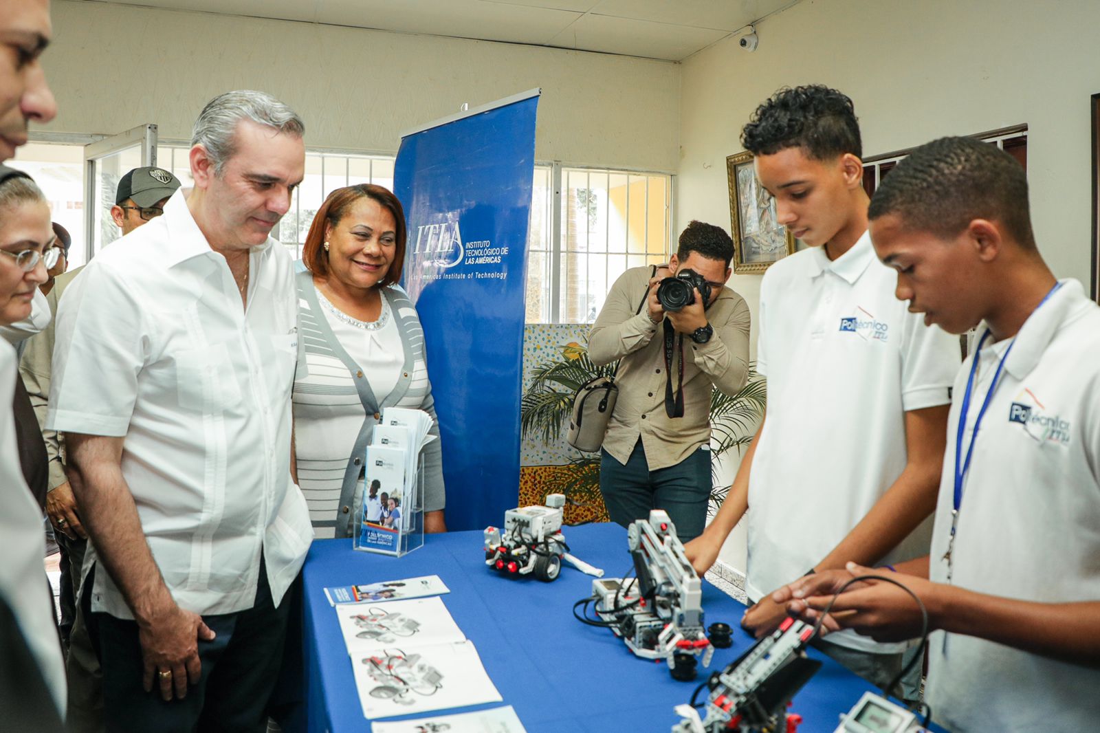 Abinader exhorta jóvenes a empoderarse para lograr éxito en sus proyectos