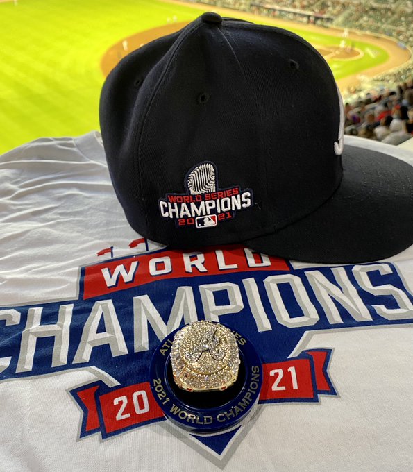 Bravos reciben anillo de campeones de la Serie Mundial; vencen a Rojos