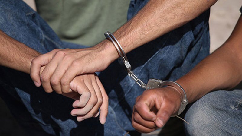 Apresan cinco personas por posesión y venta de sustancias controladas