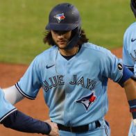 Grand slam de Bo Bichette le da la victoria a los Azulejos