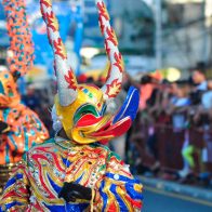 Público se congrega en la celebración de Carnaval del Distrito Nacional