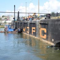 Por paso de embarcación, cerrarán Puente flotante por una hora