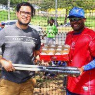 Periodista William Aish lleva utilería a Liga Deportiva Félix