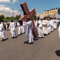 Haitianos celebran la Pasión de Cristo en medio de la crisis