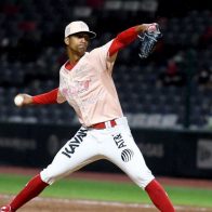Tres lanzadores dominicanos lideran cuerpo de pitchers de los Diablos Rojos
