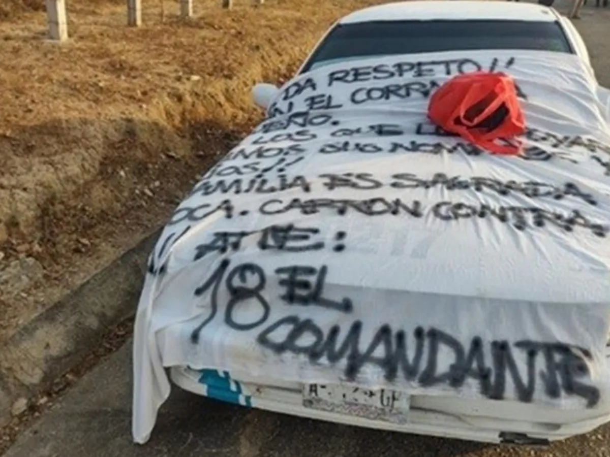 Hallan cuerpos sin vida dentro de taxi en México