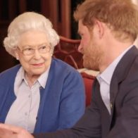 Príncipe Enrique dice que su abuela está en buena forma y verla fue genial