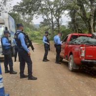 Honduras detiene 14 migrantes de Cuba y a presunto traficante de personas