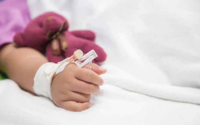 Muere primer niño por la nueva hepatitis aguda; 11 países acumulan 169 casos