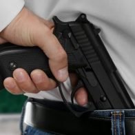 A punta de pistola hombres sacan de funeraria a recluso que estaba en velorio de su madre