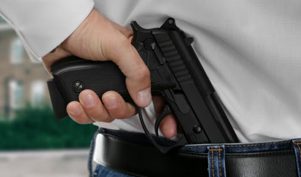 A punta de pistola hombres sacan de funeraria a recluso que estaba en velorio de su madre