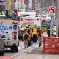 Policía busca sospechoso de tiroteo en el metro de Nueva York