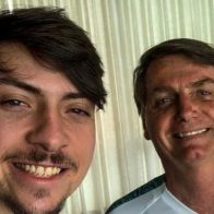 Hijo menor de Bolsonaro declara ante la Policía y niega tráfico de influencia