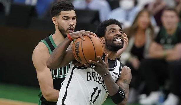 NBA multa Kyrie Irving por "gestos obscenos" a fanáticos de los Celtics