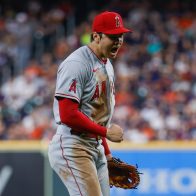 Shohei Ohtani poncha a 12 y hace historia al bate