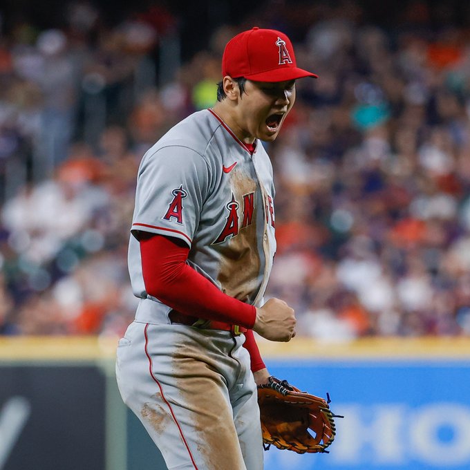 Shohei Ohtani poncha a 12 y hace historia al bate