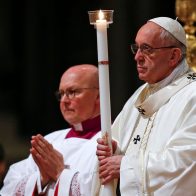 El papa renuncia a oficiar la Vigilia Pascual por su dolor en la rodilla