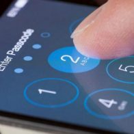 ¡Psicópata! Mujer exige al novio la clave del celular en medio de accidente