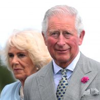 Príncipe Carlos y su esposa reemplazan a la reina Isabel II en la misa de Jueves Santo