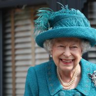 Consideran a la reina Isabel II la mayor "influencer" de todo el Reino Unido