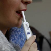 Sale al mercado la primera prueba que usa saliva para detectar el VIH en casa