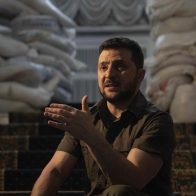 Zelenskyy afirma busca la paz; exhorta a países enviar más armamentos a Ucrania