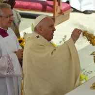 El papa pide a los líderes políticos que sean "protagonistas de la paz"